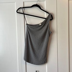 ✨ANY 2 FOR 15 ANY 3 FOR 20✨- Grey Ribbed One Shoulder H&M Tank